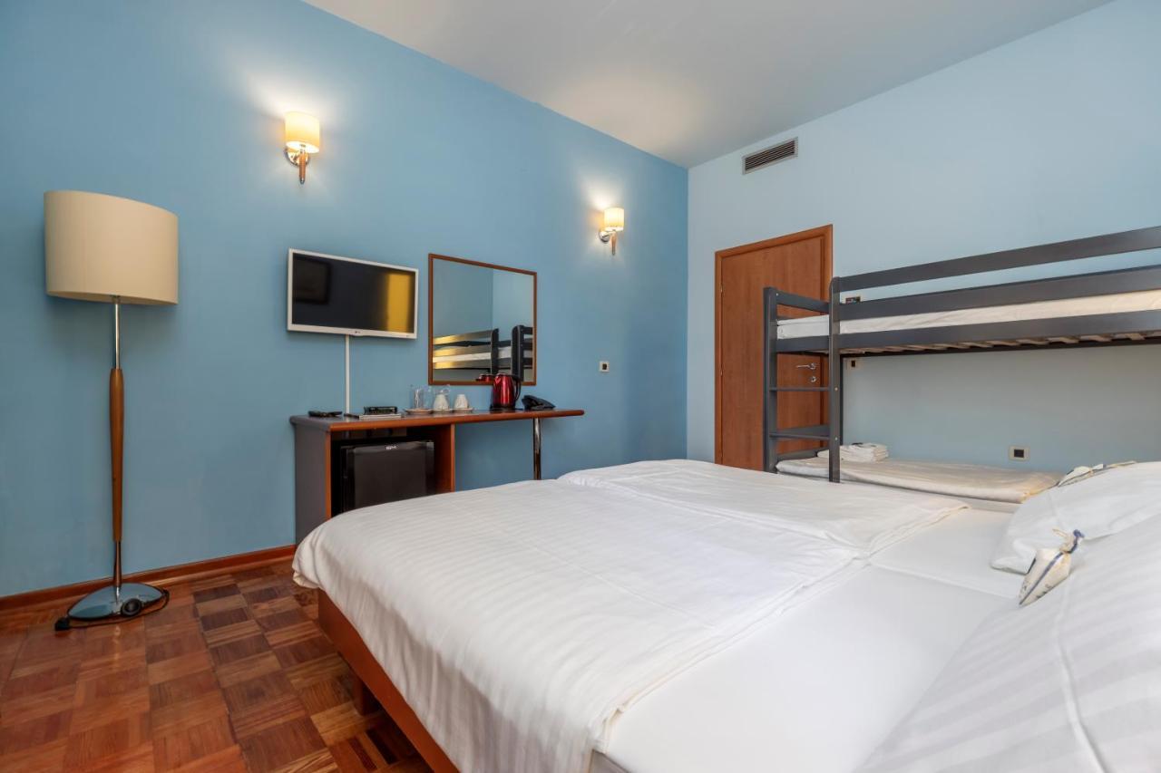 Manora Hotel