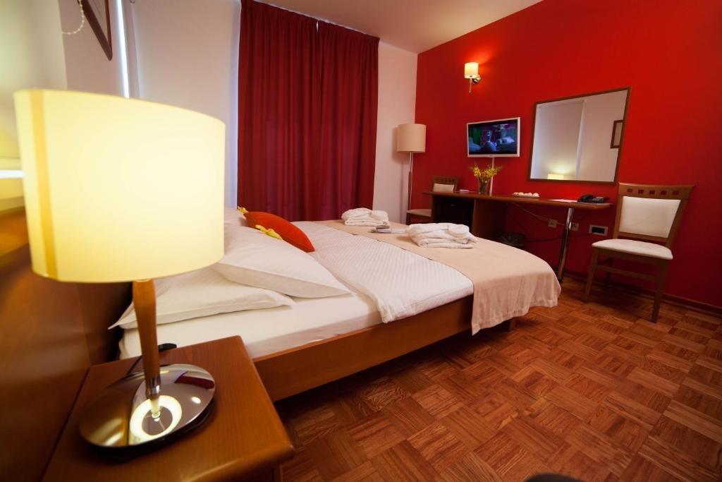 Manora Hotel 4*