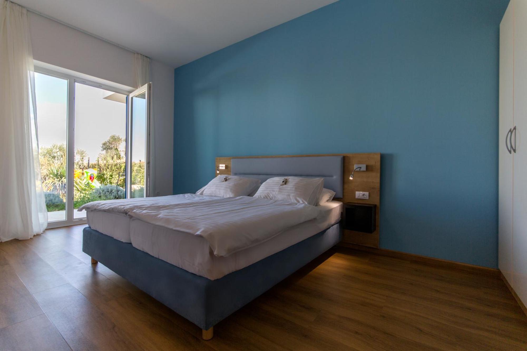 Manora Hotel 4*