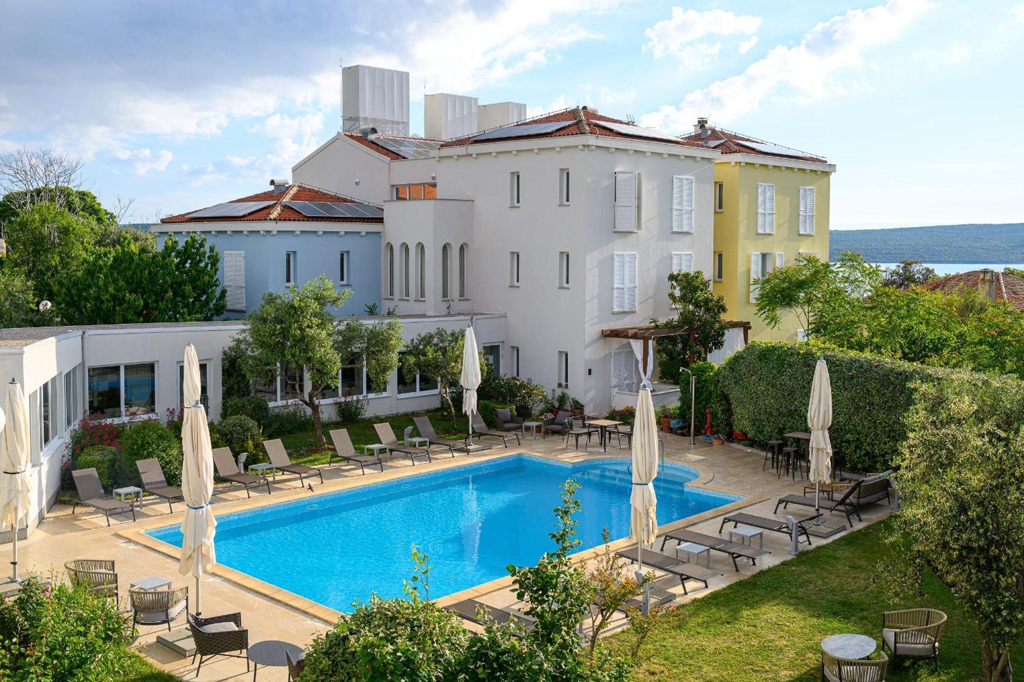 Manora Hotel 4*